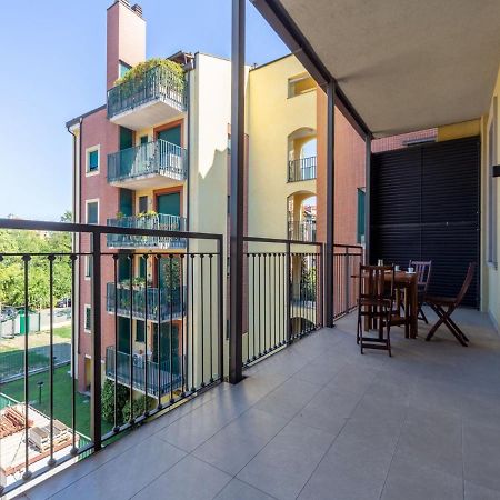 The Best Rent - Spacious Three-Bedroom Apartment With Terrace Milan Bagian luar foto