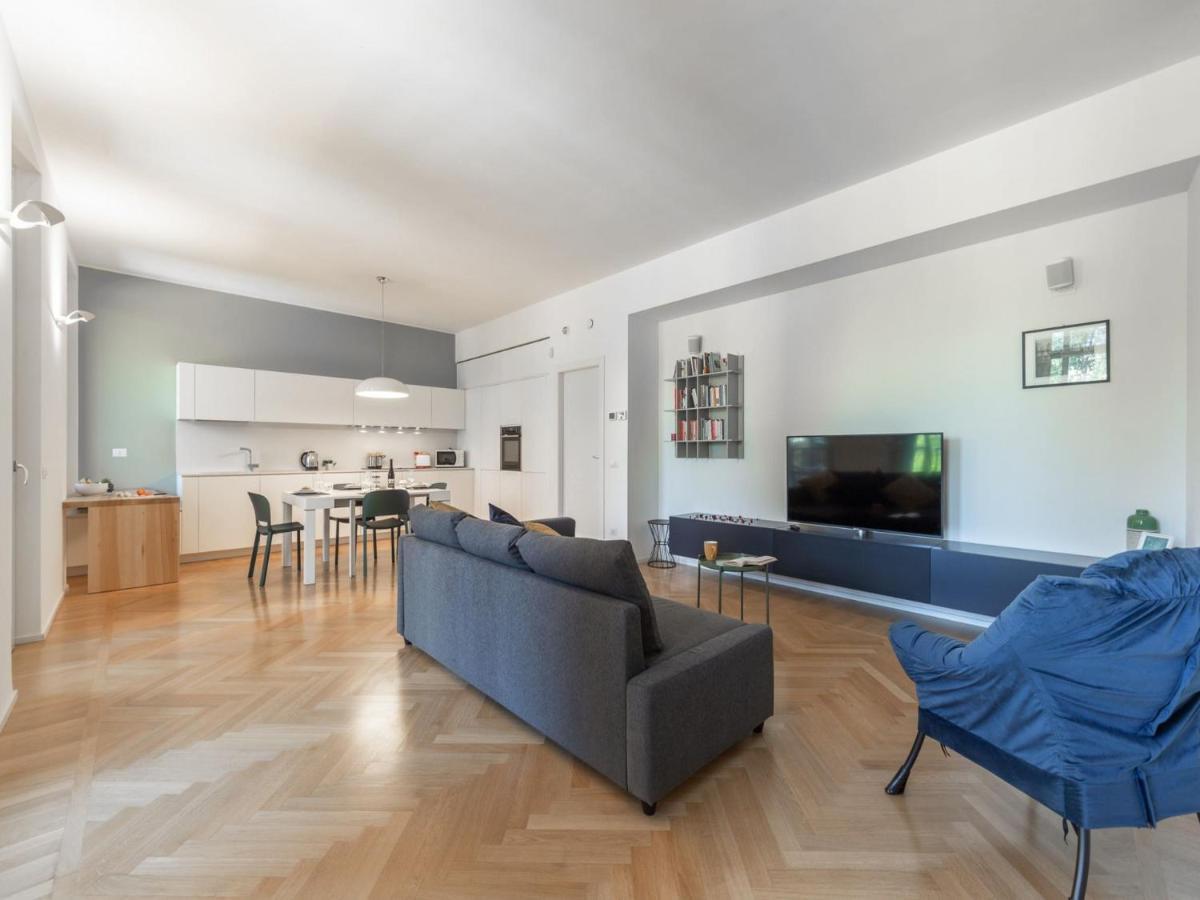 The Best Rent - Spacious Three-Bedroom Apartment With Terrace Milan Bagian luar foto