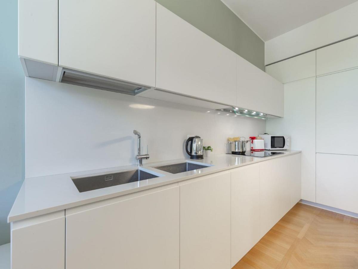 The Best Rent - Spacious Three-Bedroom Apartment With Terrace Milan Bagian luar foto