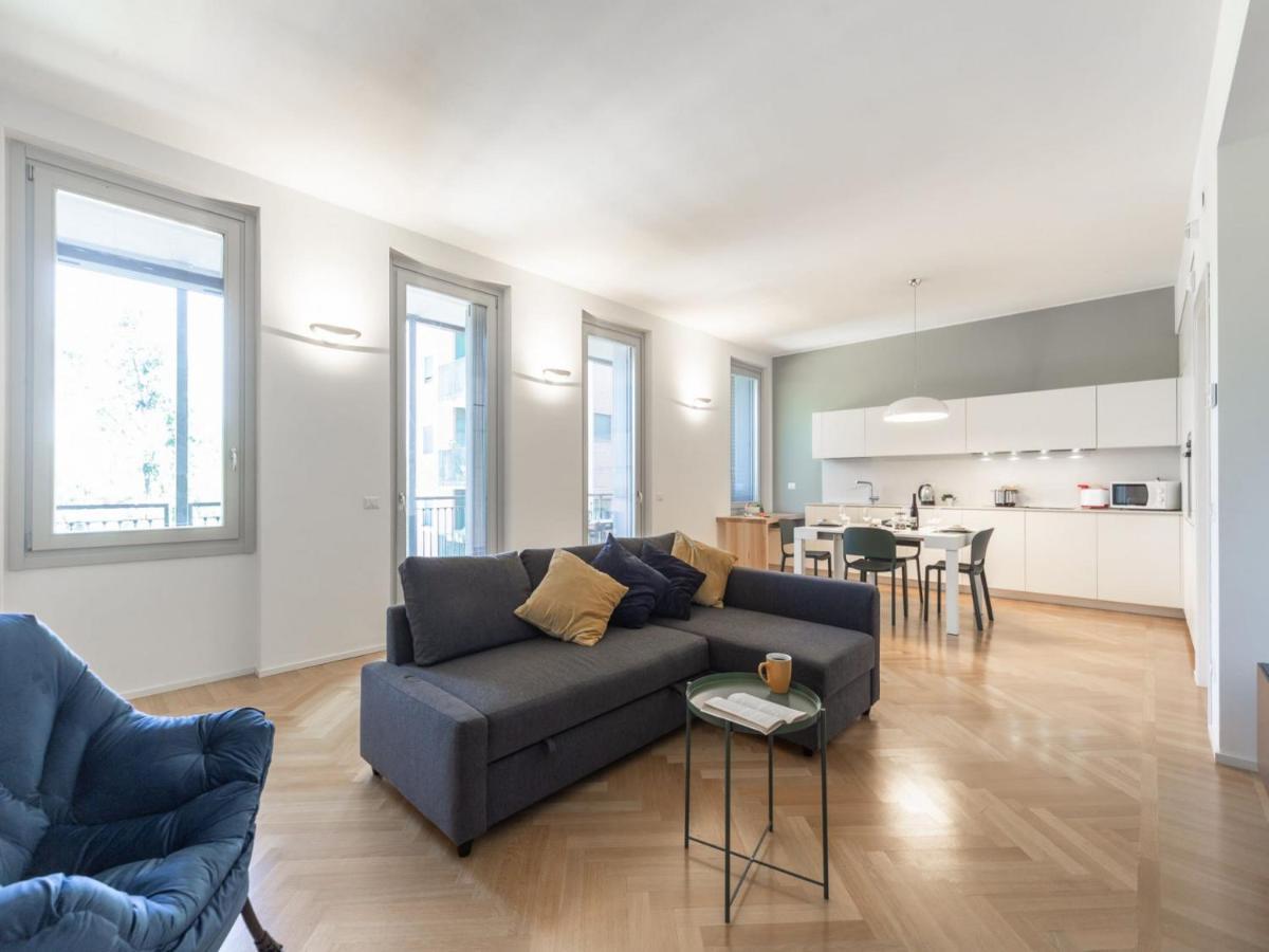 The Best Rent - Spacious Three-Bedroom Apartment With Terrace Milan Bagian luar foto
