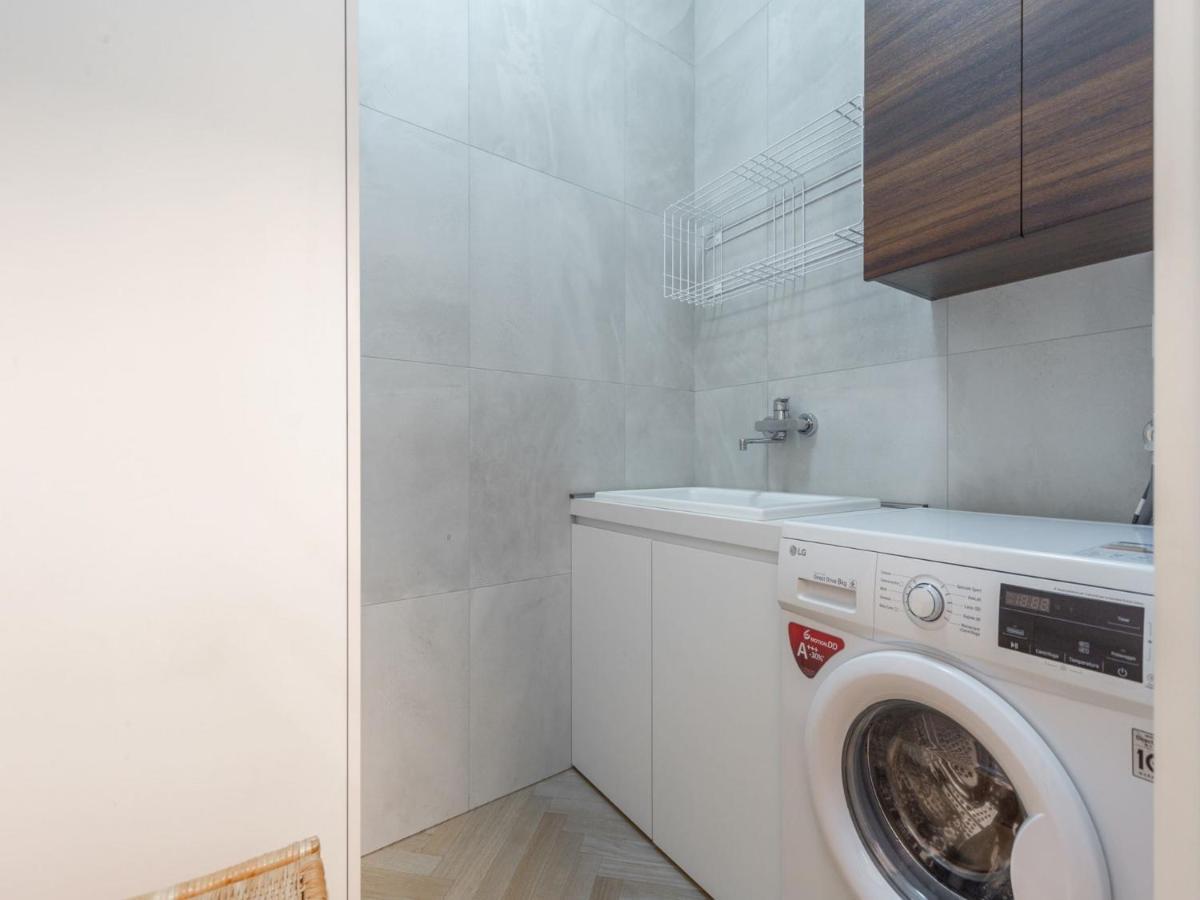 The Best Rent - Spacious Three-Bedroom Apartment With Terrace Milan Bagian luar foto