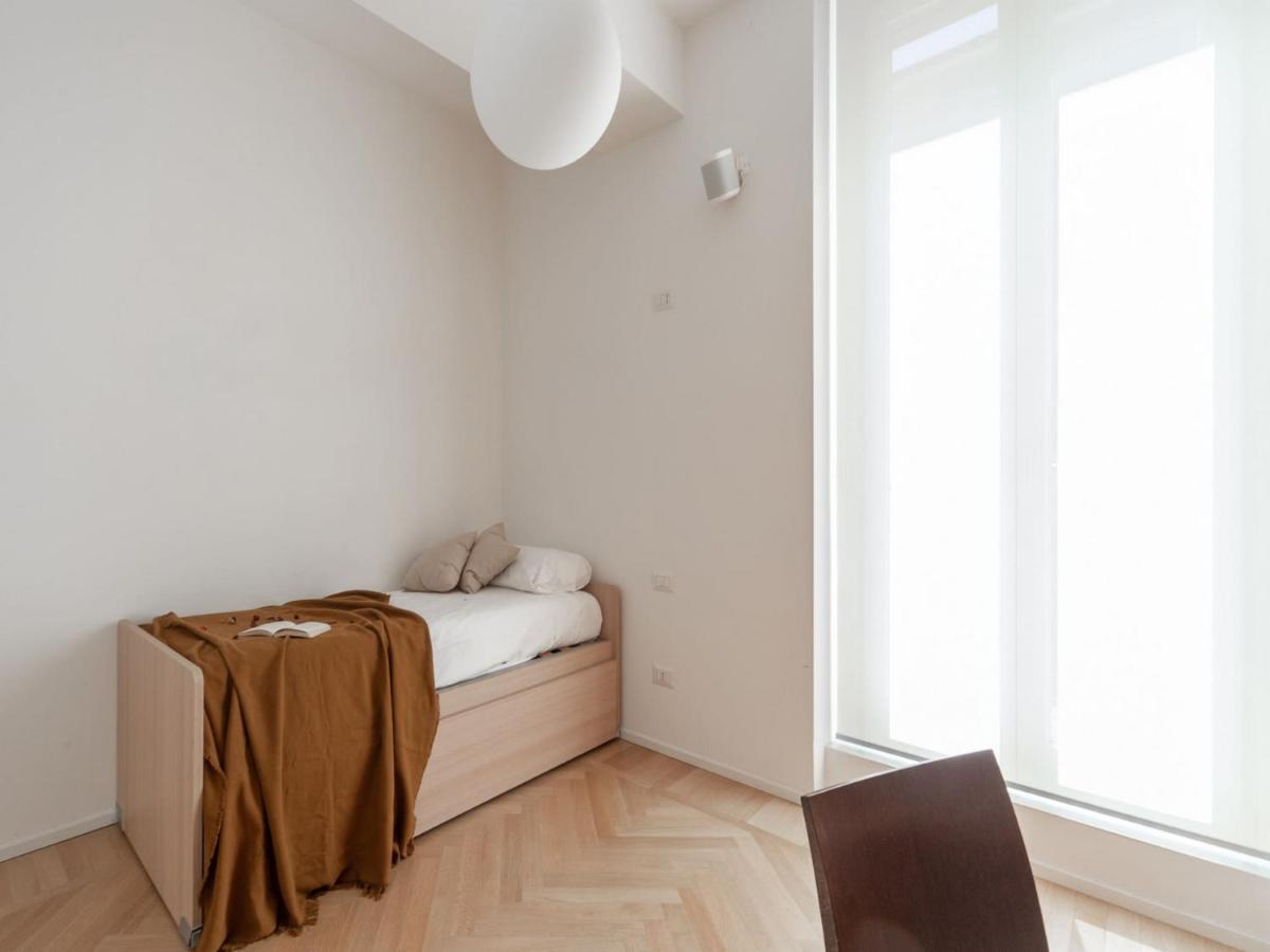 The Best Rent - Spacious Three-Bedroom Apartment With Terrace Milan Bagian luar foto