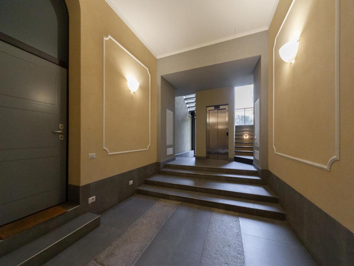 The Best Rent - Spacious Three-Bedroom Apartment With Terrace Milan Bagian luar foto