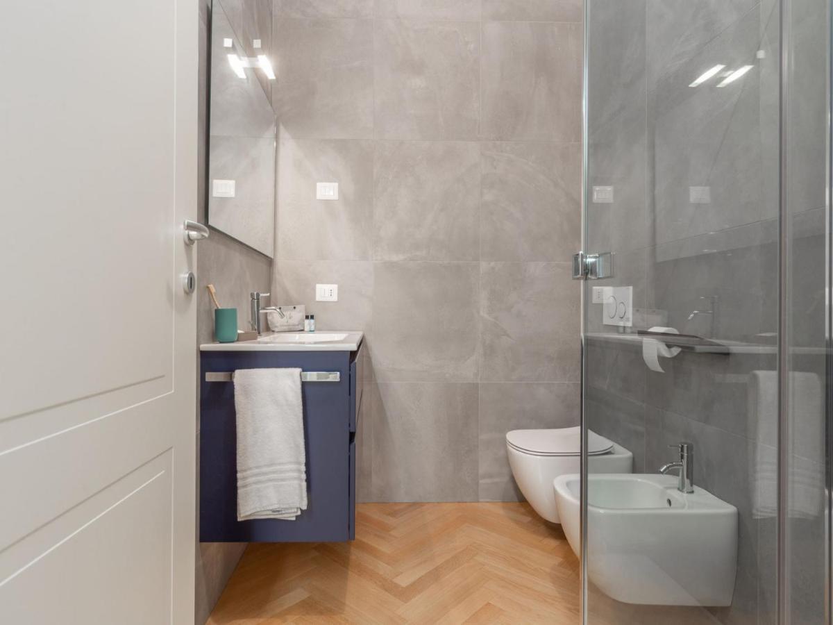 The Best Rent - Spacious Three-Bedroom Apartment With Terrace Milan Bagian luar foto